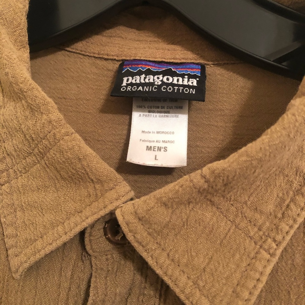Patagonia Short Sleeve Men's Large Organic Cotton Button-Up in Camel Brown